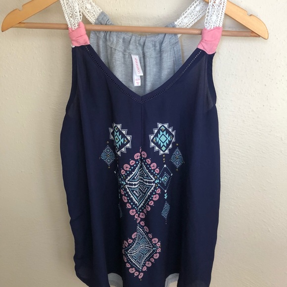 Perfect summer tank! - Picture 1 of 4